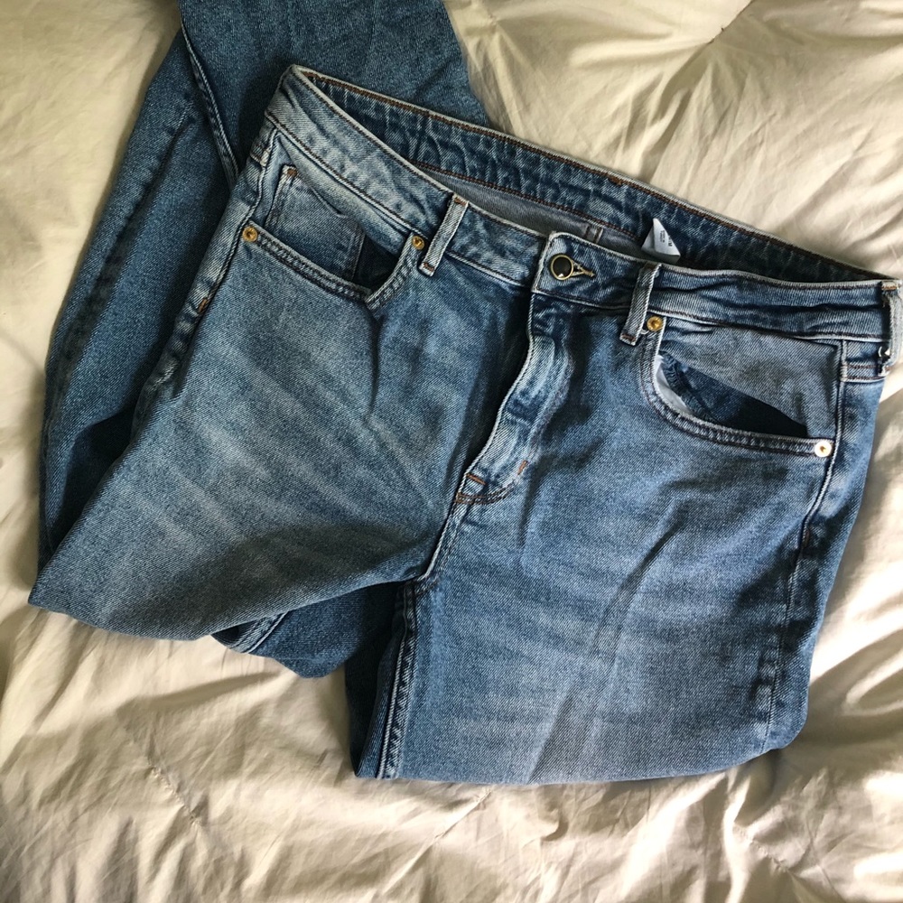 Medium-Wash Slim High Waisted Ankle Jeans!